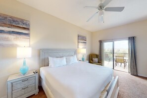 3 bedrooms, iron/ironing board, travel cot, Internet - 4th floor condo w/ shared pools, hot tub, gym, balcony, sauna, near theme parks (Kissimmee)
