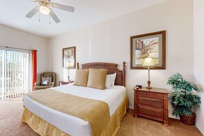 3 bedrooms, iron/ironing board, WiFi - Luxury condo w/ hot tub & pool near Disney (Kissimmee)