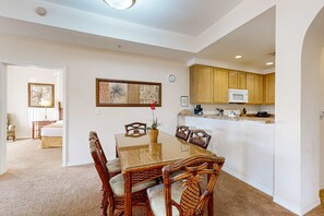 Dining - Luxury condo w/ hot tub & pool near Disney (Kissimmee)