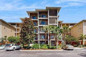 Exterior - 3rd floor condo w/ balcony, gym, shared pools, sauna, hot tub, near theme parks (Kissimmee)