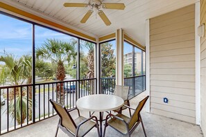 Outdoor dining - 3rd floor condo w/ balcony, gym, shared pools, sauna, hot tub, near theme parks (Kissimmee)