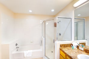 Shower, towels - 3rd floor condo w/ gym, balcony, shared pools, hot tub, sauna, near theme parks (Kissimmee)