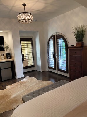 1 bedroom, iron/ironing board, WiFi, bed sheets - Quiet 1-bedroom studio with AC in La Quinta.Walk to CoachellaFest/Stagecoach. (La Quinta)