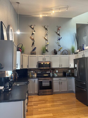 Spacious 4-bedroom house in lovely Summerset with AC