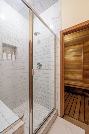 Dusche, Handtücher, Seife, Shampoo