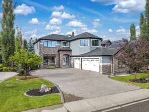 Exterior - Spacious 7BR, 3-Story Home | Hot Tub, Sauna, Pool Table, Backyard & Trails (Calgary)
