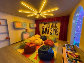 Room, 1 Bedroom | Children's area