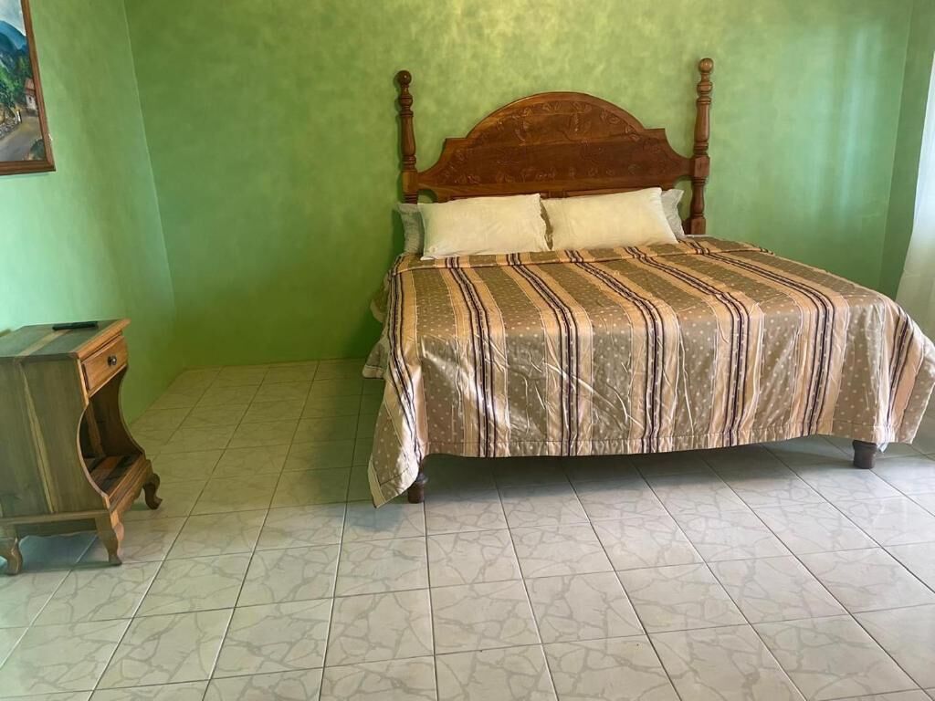 Rideaux occultants, fer et planche à repasser, Wi-Fi gratuit