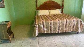 Rideaux occultants, fer et planche Ă repasser, Wi-Fi gratuit