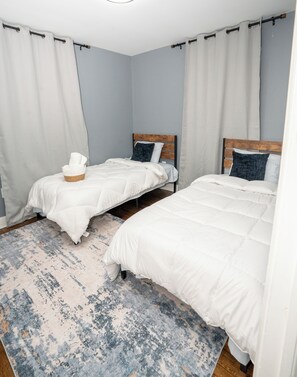 4 bedrooms, iron/ironing board, WiFi - Warm modern Farmhouse Near National Harbor & DC (Oxon Hill)