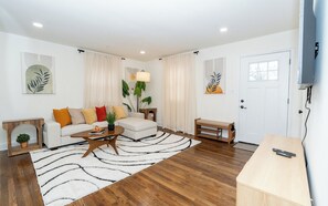 TV - Warm modern Farmhouse Near National Harbor & DC (Oxon Hill)