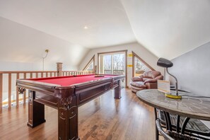 Games room - Boisia: Spa, pool table, 5bdr, 10 min to Massif (Petite-Rivière-Saint-François)
