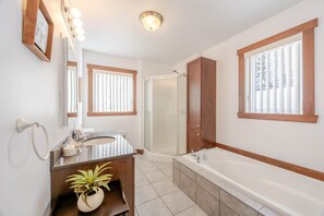 Hair dryer, towels - Boisia: Spa, pool table, 5bdr, 10 min to Massif (Petite-Rivière-Saint-François)