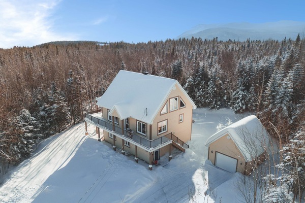 Le Boisia en hiver! 5 Chambres, Billard, Spa, Grand chalet locatif bien équipé sur terrain privé