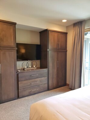 1 bedroom, iron/ironing board, WiFi - Cozy 1-bedroom condo in delightful Breckenridge with AC/Heat & Grotto - SLEEPS 4 (Breckenridge)