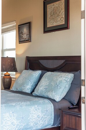 3 bedrooms, desk, iron/ironing board, free WiFi - Steps from the beach with amazing views (Bolivar Peninsula)