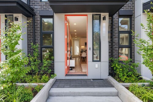 New Townhome|Rooftop Views|Direct Bus SEA|Walkable