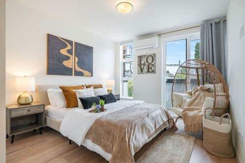 New Townhome|Rooftop Views|Direct Bus SEA|Walkable