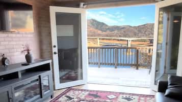 Småhus, 2 soverom, aircondition, utsikt mot innsjø | Oppholdsområde