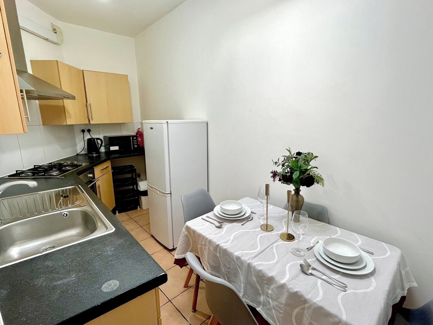 Refrigerador, microondas, horno, placa de cocina