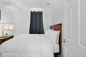 3 bedrooms, iron/ironing board, WiFi, bed sheets - Charming 3-Bedroom Home in Southwest Detroit (Detroit)