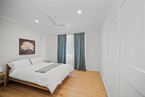 4 bedrooms, iron/ironing board, Internet - Fresh beach house Forster (Forster)