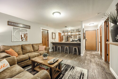 Condo in the Hills #1 - Minutes to Skiing