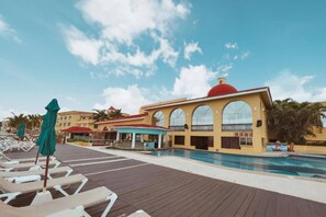 Zimmer, 1 Schlafzimmer, Terrasse, Meerblick | Pool | Außenpool
