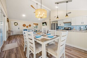 Dining - Buxton Beach House: Screened Porch with Bar, Outdoor Shower, & King Suite (Buxton)
