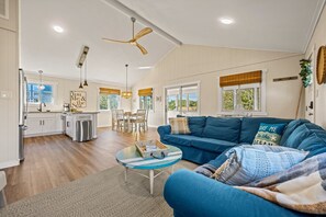 Smart TV, books - Buxton Beach House: Screened Porch with Bar, Outdoor Shower, & King Suite (Buxton)