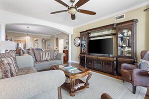 Living area - Amazing Gulf Views! Legacy Towers 10th Floor! (Gulfport)