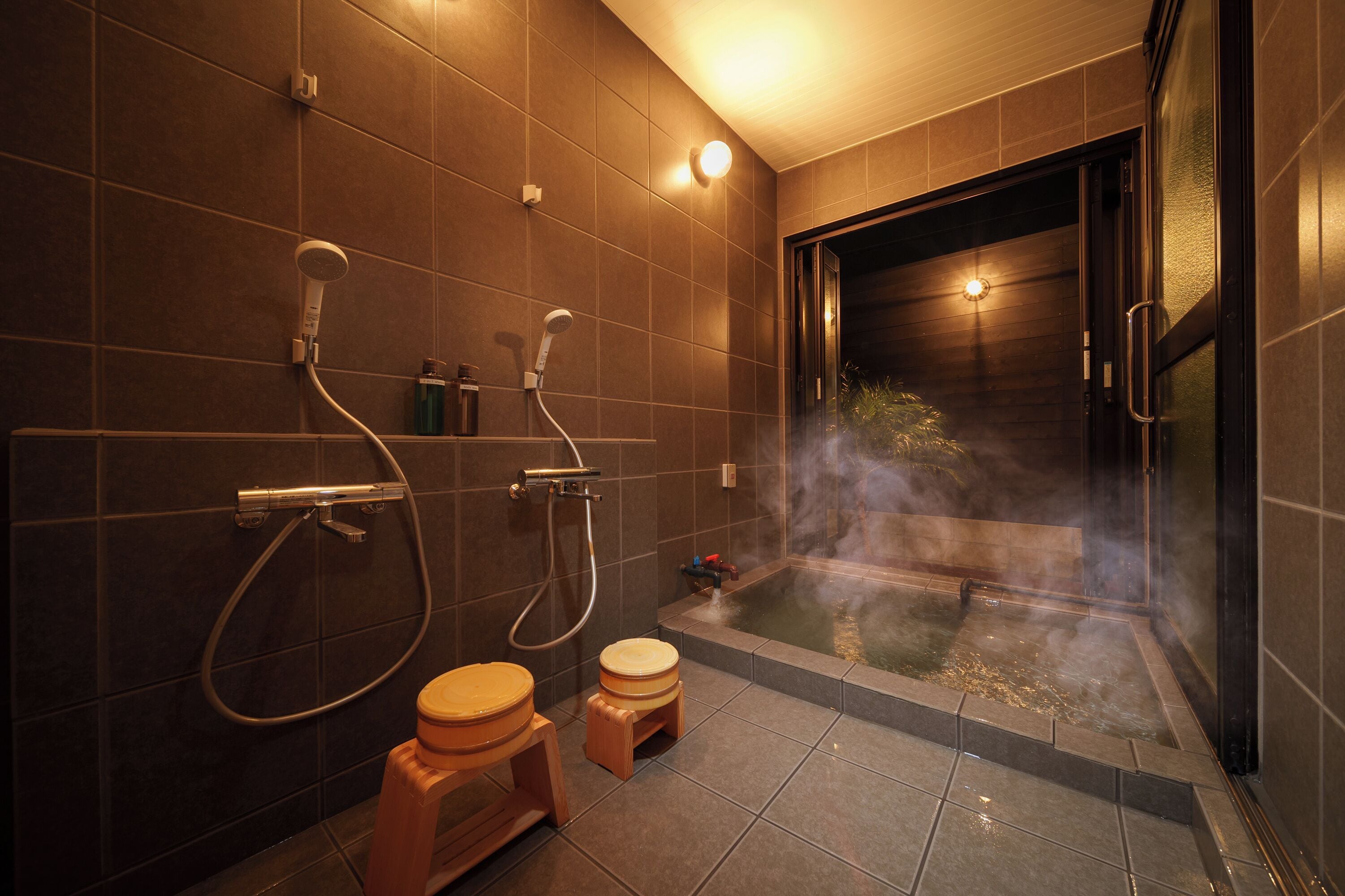 Comfort Condo, Balcony | Hot springs