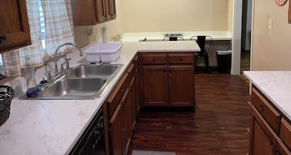 The Monroe House: Comfy 3-bedroom House in New Deal