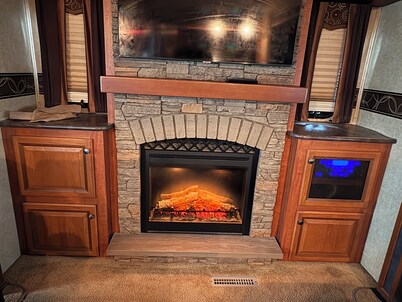 The Premier Victoria Tx RV ,No Cleaning Fee,King Bed, Sectional Couch