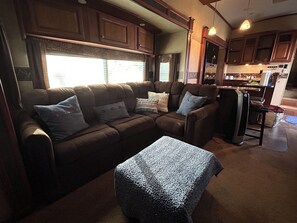 Living area - The Premier Victoria Tx RV ,No Cleaning Fee,King Bed, Sectional Couch (Victoria)