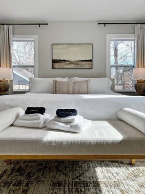 3 bedrooms, desk, iron/ironing board, travel crib