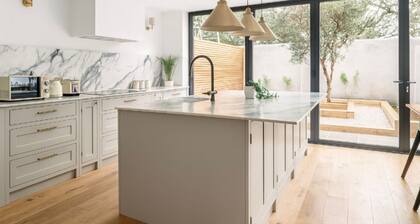 Luxury 5-Bed Home near Earl’s Court