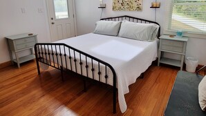 Room - Shepherd Homestead on 20+ Acres, Close to Everything (Union)