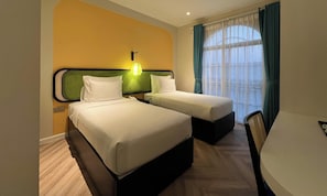 Desk, laptop workspace, free WiFi - HANZ Sunset Town (Phu Quoc)