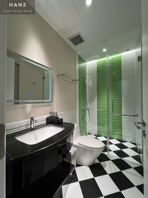 Phòng 2 giường đơn trung tâm thành phố | Phòng tắm | Đồ dùng nhà tắm miễn phí, máy sấy tóc, khăn tắm, xà phòng 