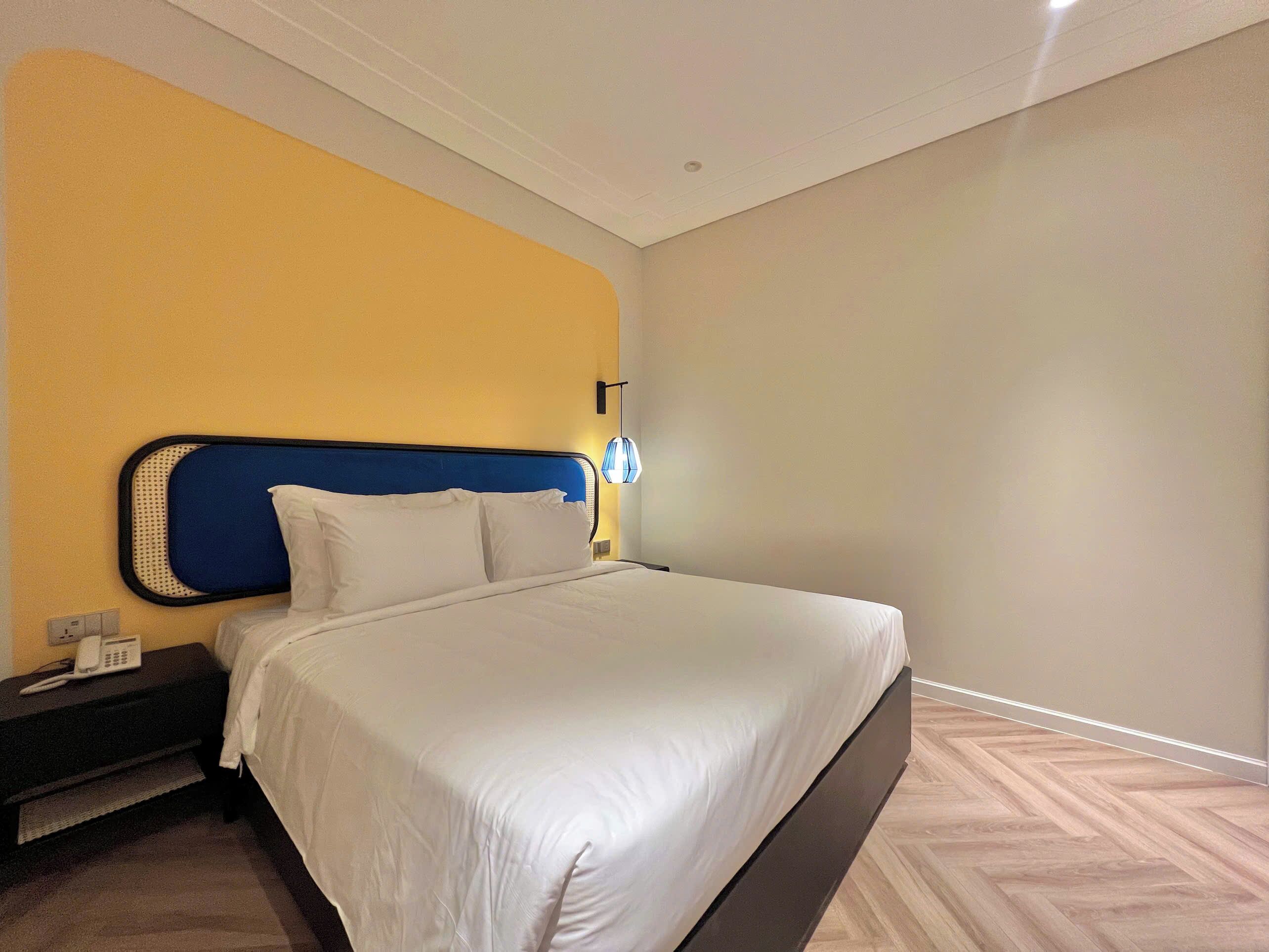 مكتب ومساحة عمل للكمبيوتر المحمول وواي فاي مجانًا