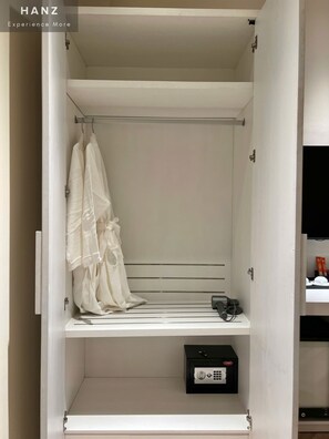 基础双人房 | 办公桌、笔记本电脑工作区、免费 WiFi