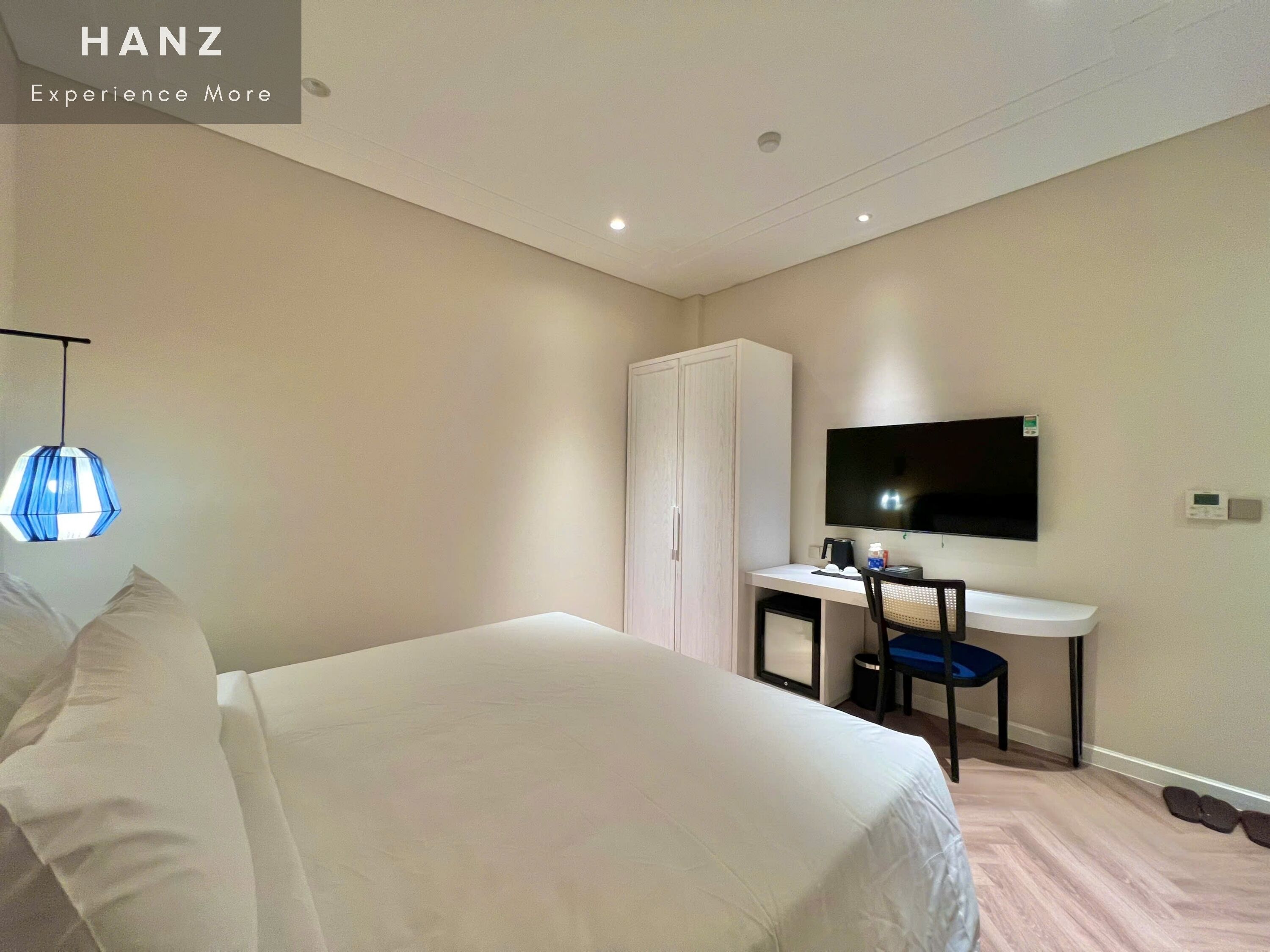 Phòng đôi cơ bản | Bàn, khu vực làm việc phù hợp cho laptop 