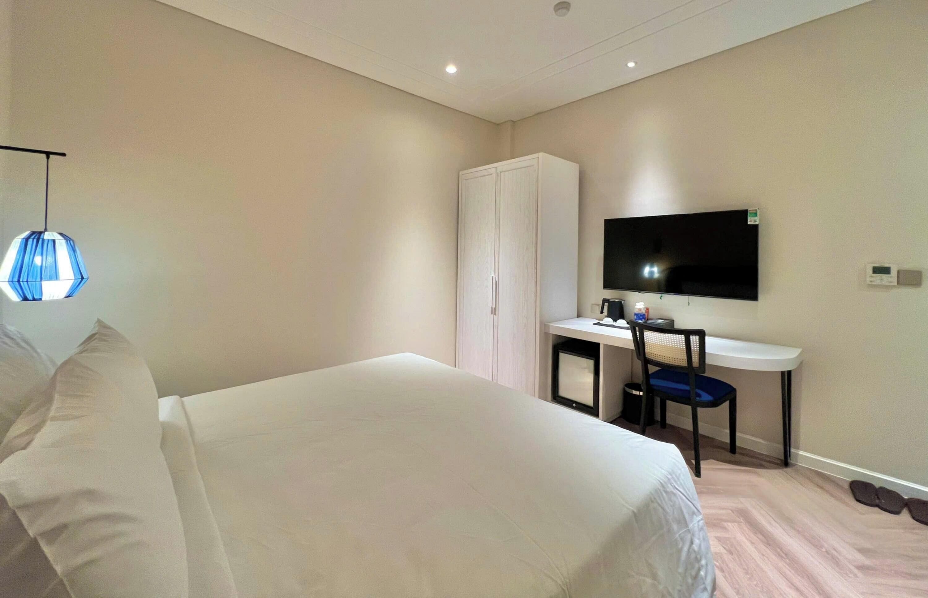 Phòng đôi cơ bản | Bàn, khu vực làm việc phù hợp cho laptop 