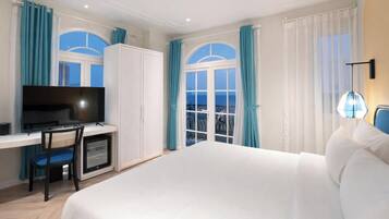 مكتب ومساحة عمل للكمبيوتر المحمول وواي فاي مجانًا