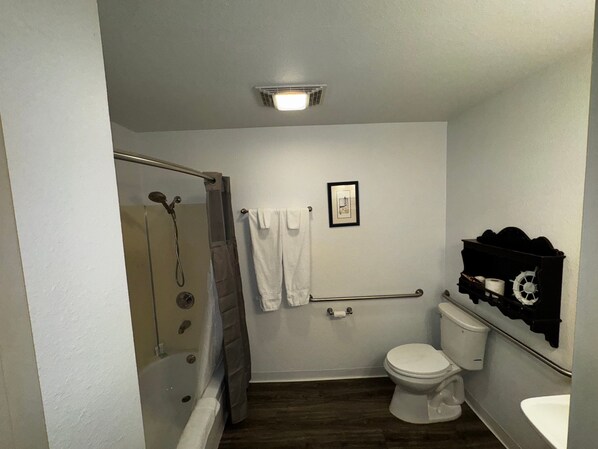 Bathroom - Unit 12 - Cozy 1-bedroom hotel in pleasant Challenge-Brownsville with AC (Challenge-Brownsville)