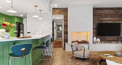 Misty Maiden Lodge by Avantstay Prime Ski-in Ski-out Retreat + Hot Tub + Steps to Lift & Gondola