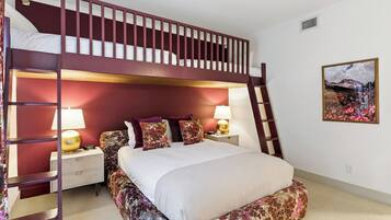 2 bedrooms, iron/ironing board, bed sheets