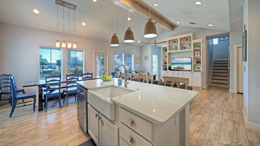 Mustang Royale by Avantstay Port A Beachside Oasis Pond Views + Pool + Boardwalk Access