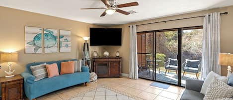 Apartment (2 Bedrooms) | Living area